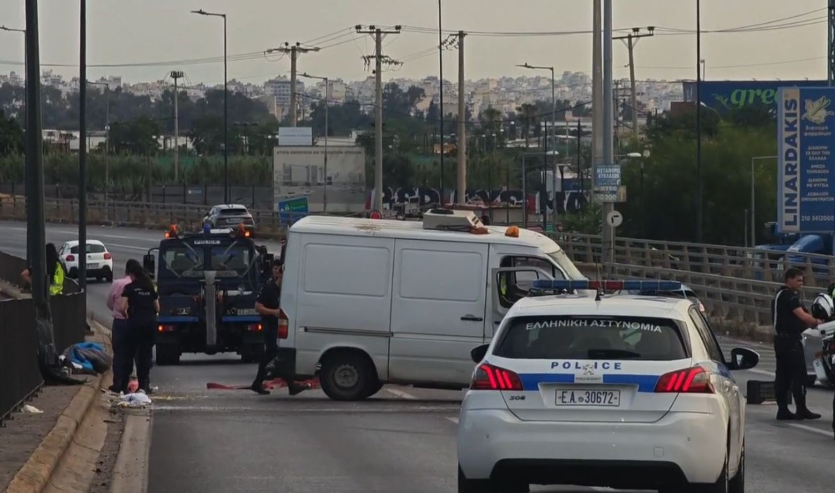Ουρές χιλιομέτρων στον Κηφισό λόγω τροχαίου – Αυτοκίνητο έπεσε σε κολώνα