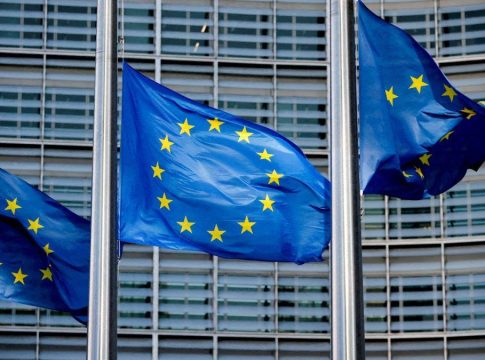 Κομισιόν: «Λυπούμαστε βαθιά για την αύξηση των δασμών στον χάλυβα και στο αλουμίνιο στο 50% από τις ΗΠΑ»