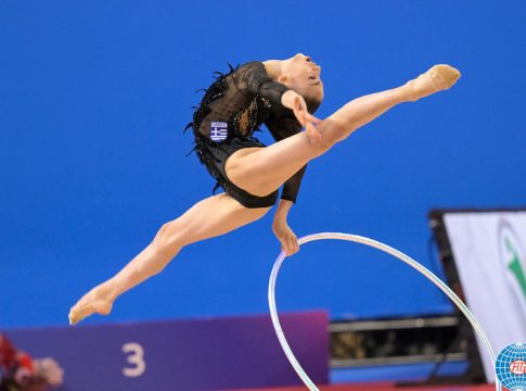 Εντυπωσιακό ξεκίνημα στο Παγκόσμιο Πρωτάθλημα Ρυθμικής Νεανίδων, με ιστορική πρόκριση της Καμινίδου στον τελικό του στεφανιού!
