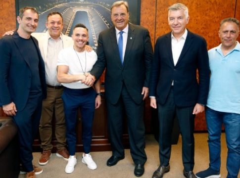 ΕΟΕ-Koύβελος σε Πετρούνια: «Είσαι πρότυπο για όλα τα παιδιά»