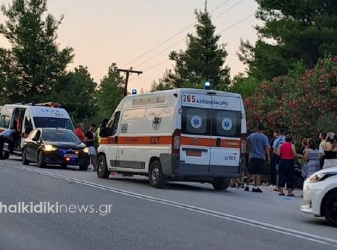 Χαλκιδική: Κακουργηματική δίωξη στον 19χρονο που έπεσε με αυτοκίνητο σε στάση ΚΤΕΛ – Ήταν μεθυσμένος και χωρίς δίπλωμα