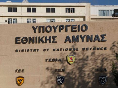 Υπουργείο Άμυνας: Έκτακτη σύσκεψη για την επικαιροποίηση των μέτρων της αεράμυνας της χώρας