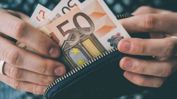 Πάρτε τηλέφωνο τον λογιστή σας: «Έσκασε» έκτακτο επίδομα - Ποιοι το δικαιούνται - to10.gr