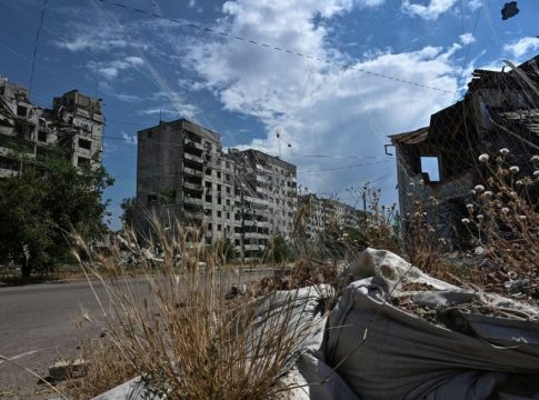 Ουκρανία: Τουλάχιστον 20 νεκροί από ρωσικές επιδρομές – Χτυπήθηκε και φυλακή