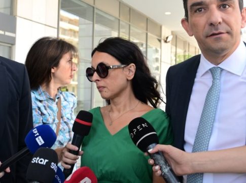 Δίκη Φιλιππίδη: Η μία από τις δύο καταγγέλλουσες μιλά πρώτη φορά – «Αισθάνομαι δικαιωμένη και ανακουφισμένη»