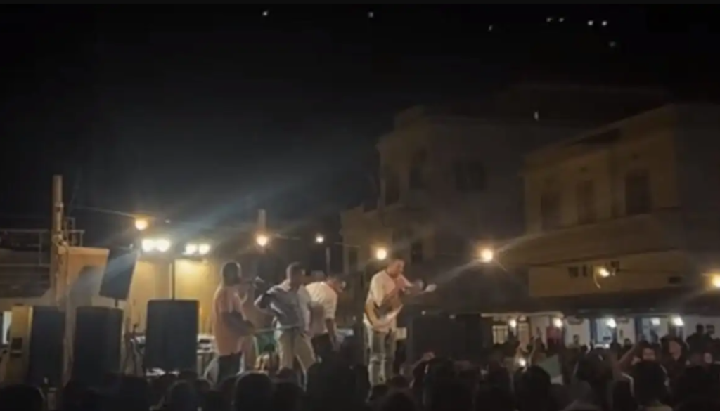 Χαμός και ξύλο σε πανηγύρι στην Αμοργό μετά από συνθήματα για την Παλαιστίνη! (vids)
