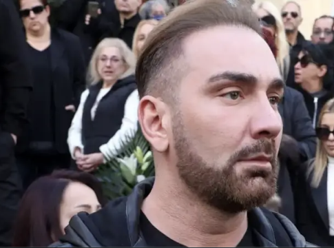 Νίκος Κοκλώνης: Ηχηρές απουσίες από την κηδεία του πατέρα του – Τον ξέχασαν σε μια από τις δυσκολότερες περιόδους της ζωής του