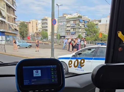 Σύγκρουση λεωφορείου με αυτοκίνητο στη συμβολή Συγγρού και Καλλιρόης – Τραυματίες μεταφέρονται σε νοσοκομείο