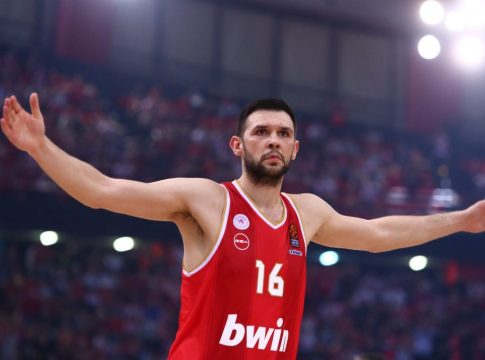 Μέχρι και το 2026 στον Ολυμπιακό ο Κώστας Παπανικολάου