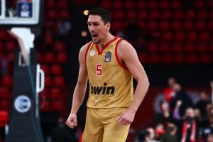 Ο Ολυμπιακός κατέθεσε βελτιωμένη πρόταση στον Λαρεντζάκη – Πήρε παράταση τεσσάρων ημερών για να απαντήσει