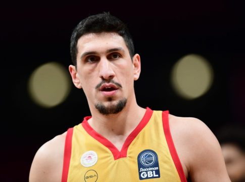 Ο Ολυμπιακός κατέθεσε βελτιωμένη πρόταση στον Λαρεντζάκη – Πήρε παράταση τεσσάρων ημερών για να απαντήσει