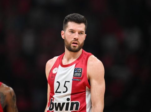 Η Ρεάλ επιμένει για τον Άλεκ Πίτερς