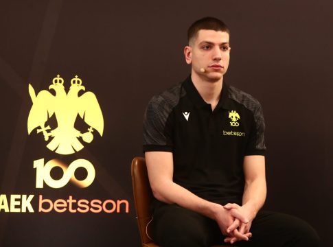 Φλιώνης: «Θα συνεχίσω να δίνω ό,τι έχω για να πετύχει η ομάδα τους στόχους της»