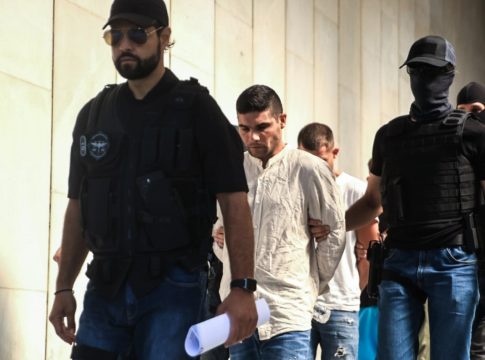 Προφυλακίζονται οι 4 κατηγορούμενοι για τη δολοφονία του Πολωνού καθηγητή – Αναμένεται η απόφαση για την 43χρονη