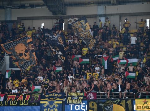 Με σημαίες της Παλαιστίνης στο γήπεδο οι οπαδοί της ΑΕΚ (pics)