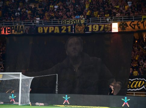 ΑΕΚ: Πανό με τη μορφή του Δημήτρη Χατζηχρήστου κάλυψε την Original (pics)