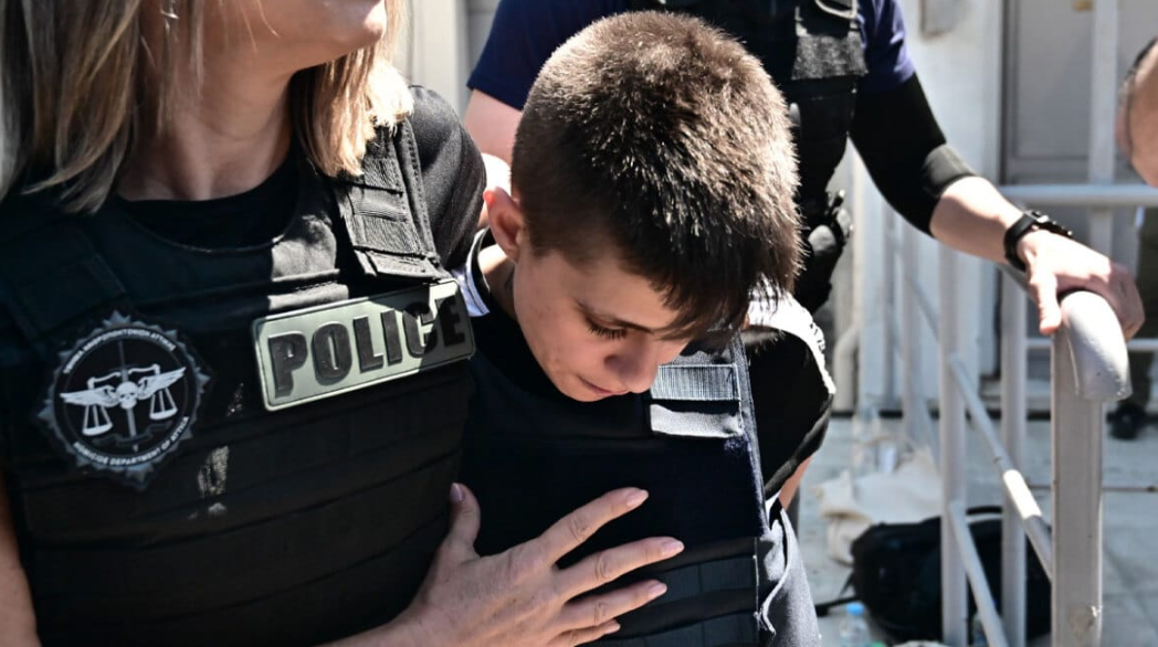 Άγρια επίθεση στη Μουρτζούκου από τη μητέρα του 3χρονου Άγγελου