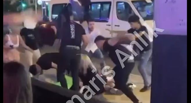 Πορτιέρηδες χτυπούν ανελέητα γυναίκες τουρίστριες στο Μαρμαρά (vid)