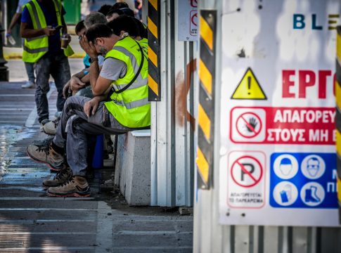Αγριεύει ο καύσωνας, αύριο η πιο δύσκολη μέρα – Συστάσεις για παύση εργασιών με ηχηρές εξαιρέσεις