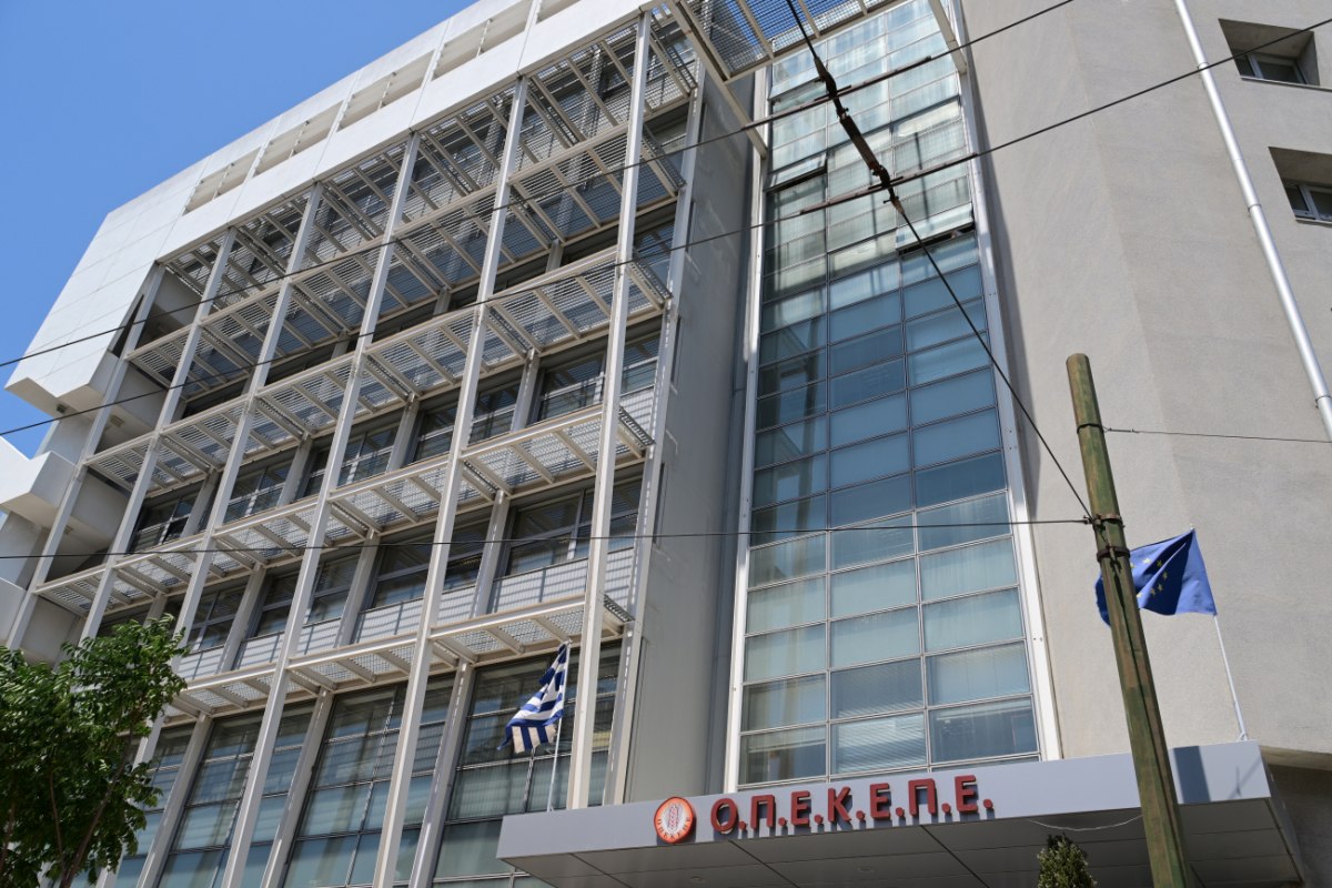 «Αν δεν τα πάρει, δεν φτιάχνει δουλειά», νέοι διάλογοι – φωτιά για το σκάνδαλο του ΟΠΕΚΕΠΕ