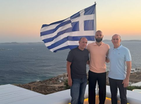 Φουρνιέ: «Ο Ολυμπιακός με υποδέχτηκε σαν οικογένεια – Χαρούμενος που θα είμαι μέλος αυτού του ιερού συλλόγου» (pic)