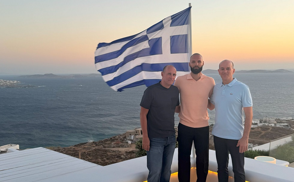 Φουρνιέ: «Ο Ολυμπιακός με υποδέχτηκε σαν οικογένεια – Χαρούμενος που θα είμαι μέλος αυτού του ιερού συλλόγου» (pic)