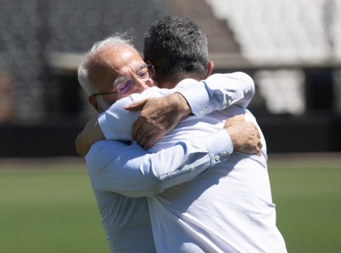 ΠΑΟΚ: H «ένθερμη» αγκαλιά Σαββίδη – Λουτσέσκου στην Τούμπα (pic)