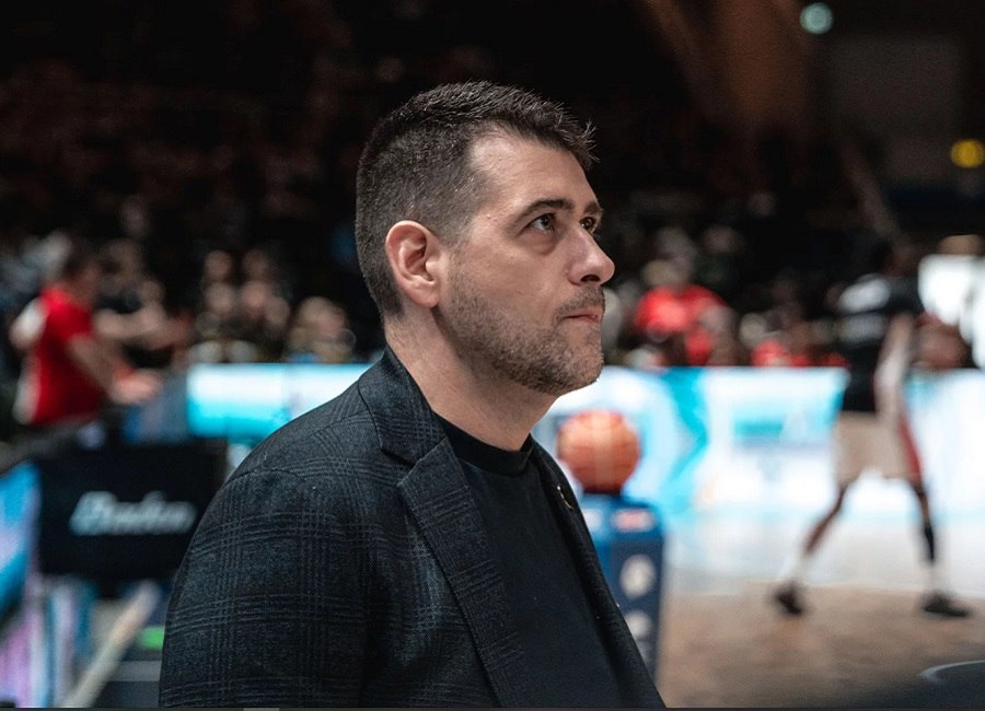 Ο Κώστας Παπάζογλου πρώτος προπονητής στη Μπράουνσβαϊγκ, ιδιοκτησίας του Ντένις Σρέντερ!