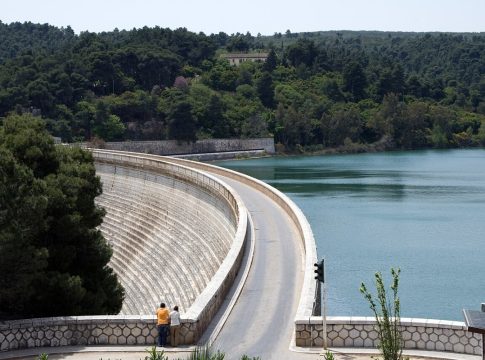 Αθήνα: Νέα έρευνα αποκαλύπτει πως τα αποθέματα νερού πλησιάζουν ιστορικά χαμηλά επίπεδα