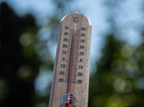 Καύσωνας: Με 44άρια η Κυριακή – Πότε υποχωρεί η θερμοκρασία