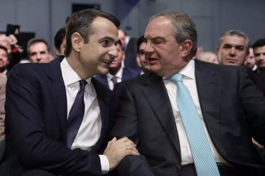 Το άδειασμα Μητσοτάκη σε Καραμανλή και οι φόβοι για «εμφύλιο» στη ΝΔ