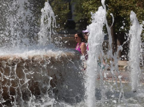 Καιρός: Έρχεται τετραήμερος καύσωνας – Πού θα «χτυπήσει» κόκκινο ο υδράργυρος