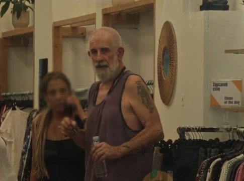 «Ο Πέτρος Φιλιππίδης δεν έχει ούτε ρούχα να βάλει»: Το πιο πιθανό σενάριο για την φωτιά στο σπίτι του (vid)
