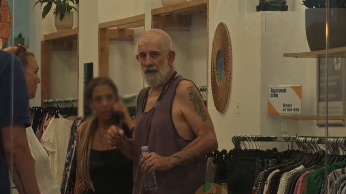 «Ο Πέτρος Φιλιππίδης δεν έχει ούτε ρούχα να βάλει»: Το πιο πιθανό σενάριο για την φωτιά στο σπίτι του (vid)