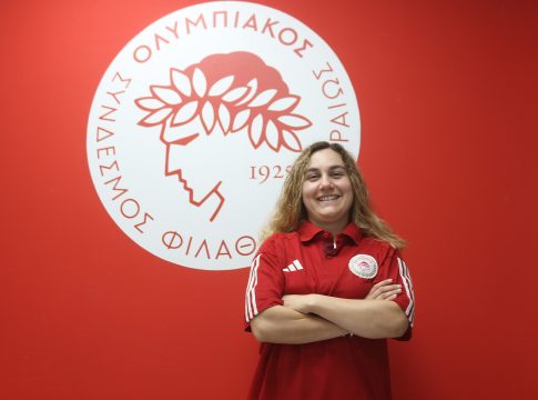 Στα «ερυθρόλευκα» η Κατερίνα Τζάνη