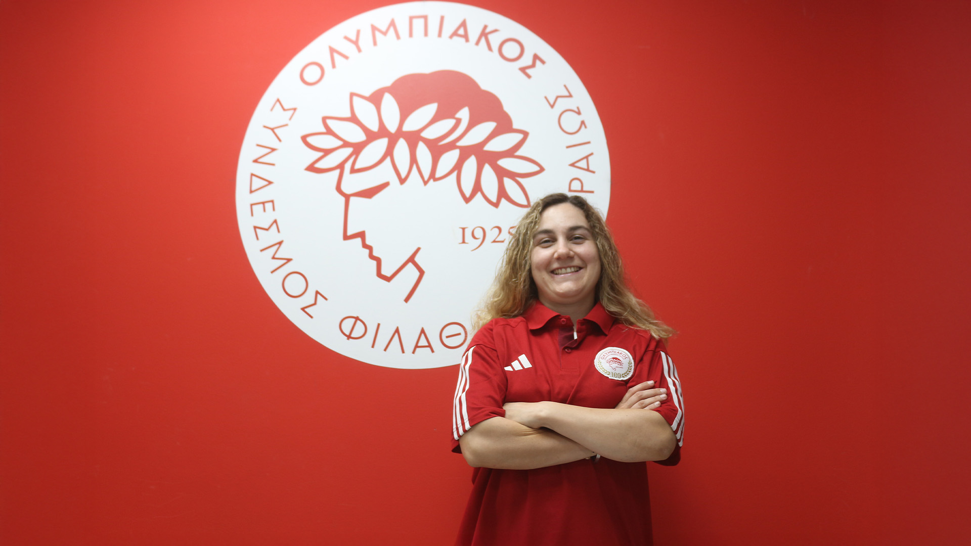 Στα «ερυθρόλευκα» η Κατερίνα Τζάνη