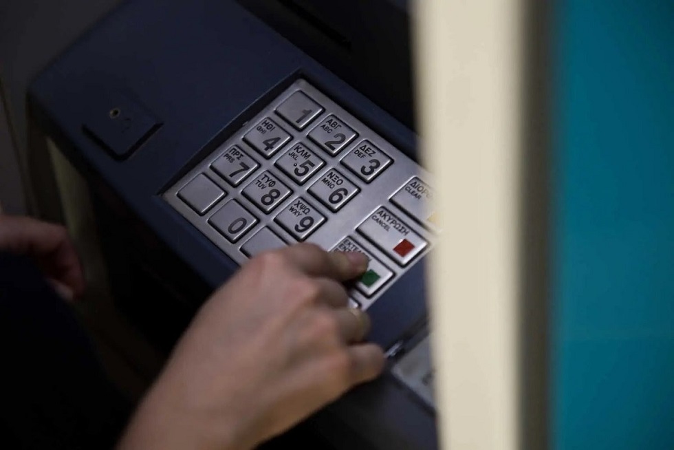 Άρτα: Οικιακή βοηθός «σήκωσε» 30.200 ευρώ από ηλικιωμένη που φρόντιζε
