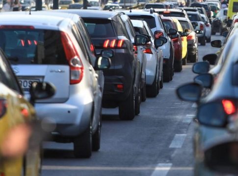 Κηφισός: Κυκλοφοριακό κομφούζιο από καραμπόλα – Ουρές χιλιομέτρων