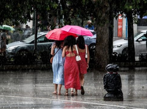 Ισχυρή καταιγίδα στην Αττική: Πού υπάρχουν προβλήματα στους δρόμους