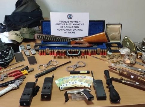 Συνελήφθησαν δύο διαρρήκτες που είχαν αρπάξει 242.000 ευρώ και 20 χρυσές λίρες από οικία στη Γλυφάδα