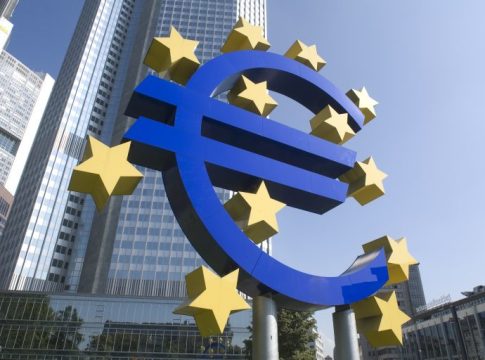 ΕΚΤ: Φρενάρουν οι μισθοί στην Ευρωζώνη – Τι ισχύει στην Ελλάδα