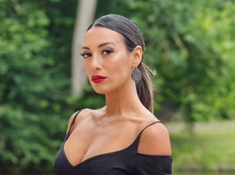 «Φωτιά» με μπικίνι η Ευγενία Σαμαρά (vid)