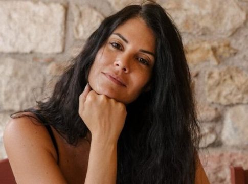 Μαρία Κορινθίου: Η ζωή μετά το διαζύγιο, ο νέος σύντροφος στο πλευρό της και ο θαυμασμός – «Όμορφε μου άντρα, υπέροχε»