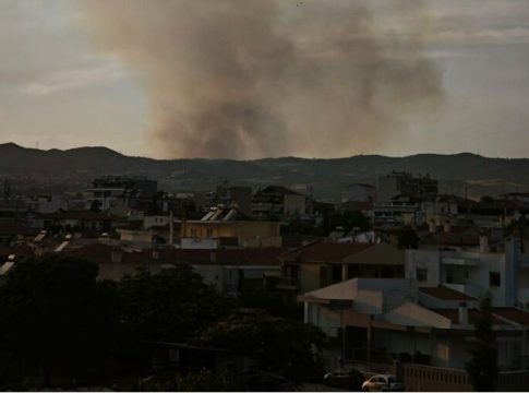 Φωτιά στο Ωραιόκαστρο – Επιχειρούν επτά εναέρια, ήχησε το 112