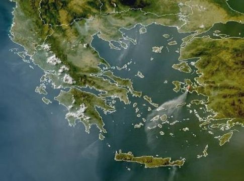 Καπνοί πάνω από τη χώρα – Δορυφορική εικόνα από τις φωτιές στην Ελλάδα