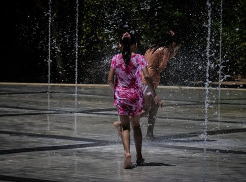 Καιρός: Ξεπέρασε τους 42 °C η θερμοκρασία – Οι περιοχές που ο υδράργυρος χτύπησε «κόκκινο»
