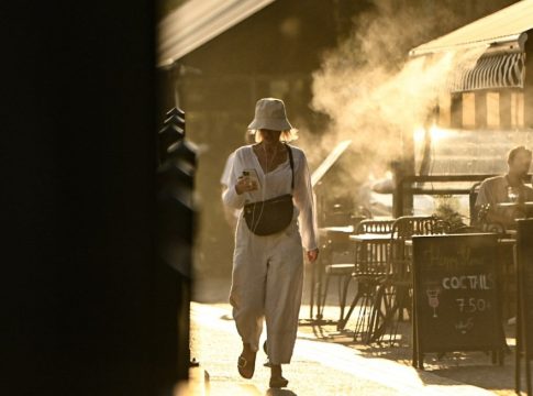 Καύσωνας: Έσπασε το φράγμα των 45 βαθμών η θερμοκρασία – Ακραίος κίνδυνος φωτιάς το Σάββατο