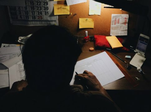 Εάν θέλετε καλύτερο μισθό παραμείνετε στη δουλειά που είστε