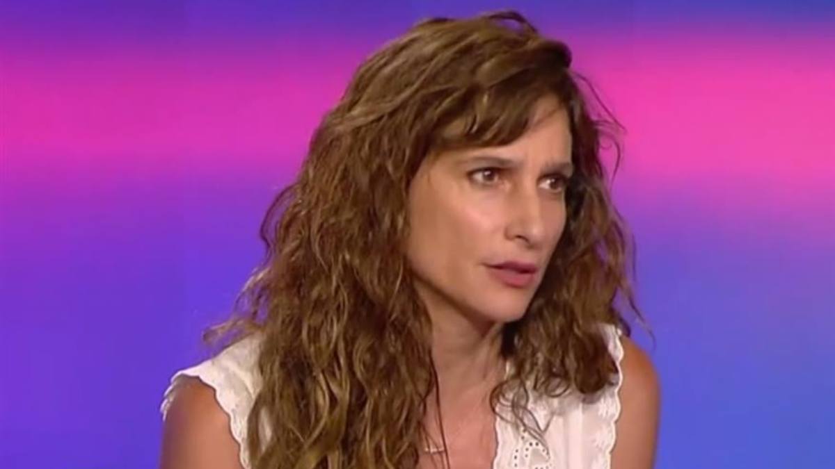 «Πόσοι είναι οι παιδεραστές – κακοποιητές ανάμεσά μας;»: Χιλιάδες μηνύματα υποστήριξης στη Μαρίνα Καλογήρου