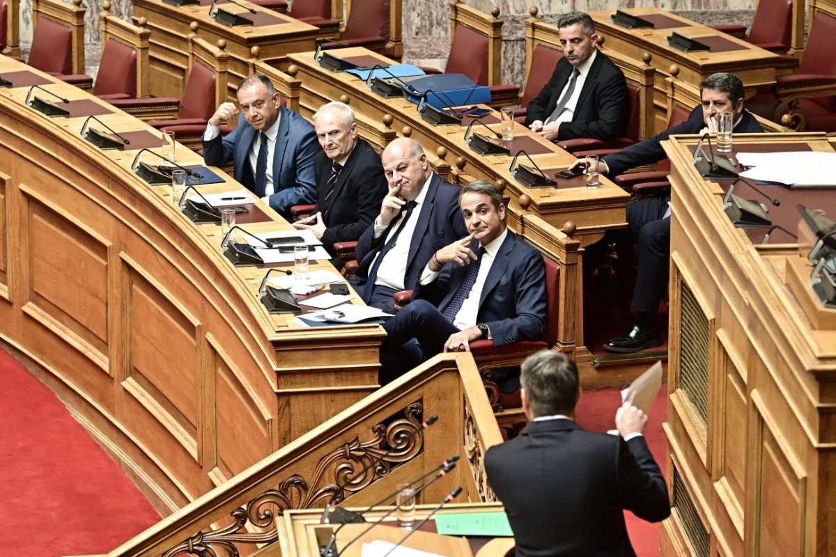Σκάνδαλο ΟΠΕΚΕΠΕ: Σκληρό ροκ στην Βουλή με πρωταγωνιστές… τον «βασιλιά του σκότους» και το «κακέκτυπο Παπανδρέου»